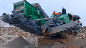 Trituradora de Mandíbulas Multicilíndrica JC96E con Arranque Eléctrico, Motor de 210HP, Bomba y Rodamientos, Emisión Euro 5, 1 Año de Garantía - Product Image 3