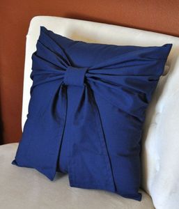 Housse de coussin carrée en satin vert avec nœud décoratif, style formel, utilisable quatre saisons, pour la maison - Product Image 4