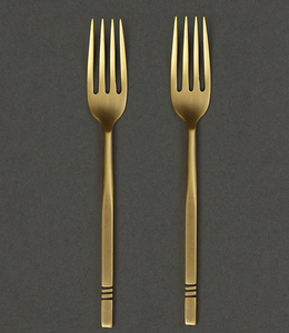 Juego de cubiertos de latón de alta calidad con diseño Royal, 4 piezas, tenedor de mango corto en latón dorado. - Product Image 4