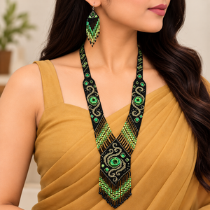 Collier ethnique vert et noir perlé fait main avec pendentif à franges pour femme - Product Image 1