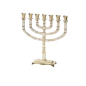 Menorah Tradicional de Jerusalén de 7 Ramas con Acabado Esmaltado, Menorah de Latón Resistente para Centro de Mesa en el Hogar o Comedor - Product Image 4