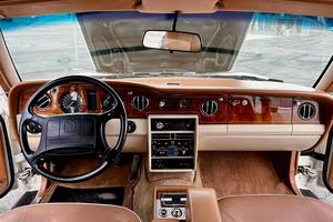 Oferta Caliente de Calidad: Rolls-Royce Silver Spur II 2024, Motor V8 de 6.75 Litros, Volante a la Izquierda, Asientos de Cuero, Techo Descapotable Tan, Vehículo Usado en Venta - Product Image 3