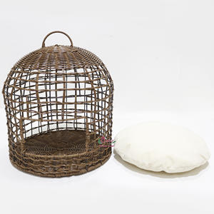 Abri intérieur/extérieur pour animaux de compagnie en jacinthe d'eau tissé à la main d'Artex Dong Thap Factory - Product Image 3