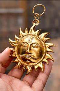Llavero de Latón con Rostro Solar, Inspirado en el Dios Surya, para Protección, Energía Positiva y Uso Diario - Product Image 2