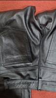 Celana Kulit Asli Hitam Premium Pria Model Biker Straight Fit Pinggang Sedang Kancing Depan Hiasan Rivet Gaya Moto Musim Dingin