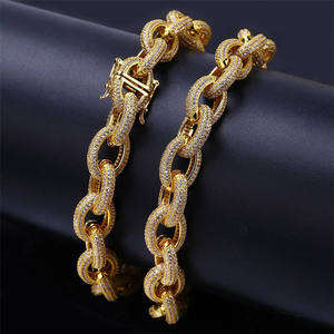 Bracelet en or 18 carats entrelacé avec diamants naturels, bijoux de luxe haut de gamme pour mariages et anniversaires - Product Image 3