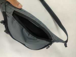 Riñonera Unisex Impermeable de Poliéster con Correa Ajustable, Múltiples Compartimentos con Cremallera, Riñonera de Moda para Viajes y Uso Diario - Product Image 3