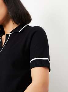 เสื้อโปโลผ้าตาข่ายน้ำหนักเบา ระบายอากาศดี คอวี สำหรับผู้หญิง แต่งขอบสีตัดกัน ดีไซน์ทันสมัย - Product Image 3