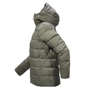Parka matelassée à capuche pour femme, style football, en nylon respirant et écologique, isolée pour l'hiver - Product Image 3