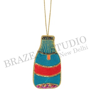 Brazeal Studio - Ornements de Noël personnalisés faits à la main en velours satiné écologique, brodés de perles, fils dorés, fabrication artisanale - Product Image 6