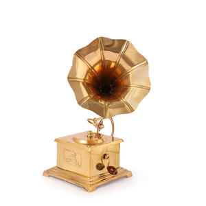 Gramophone en laiton de style vintage, objet décoratif, décoration musicale pour la maison, statue pour la décoration de bureau ou de table - Product Image 1