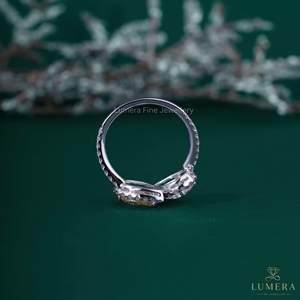 แหวนหมั้นเพชรทอยเน็ทเมอิสีเหลืองและสีขาวลูกแพร์คู่สีทองขาว18K สำหรับผู้หญิง - Product Image 6