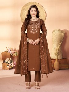 Vestido Tradicional Étnico para Mujer, Color Marrón, de Seda Marina Bordada, Sin Arrugas, de Secado Rápido, Largo hasta el Tobillo, Corte Regular, Estilo Casual, India - Product Image 1
