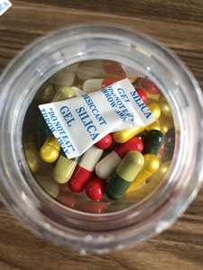 Vietnam Manufacturer's Wholesale SAM LAN Brand Silica Gel Desiccant Packets 99.8% Purity SIO2 Chemical Auxiliary Agent - Product Image 3