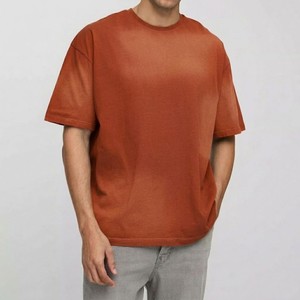 เสื้อยืดโอเวอร์ไซส์สีส้มสนิมสำหรับผู้ชาย ผ้าฝ้ายลำลองทรงหลวม เรียบง่าย นุ่มสบาย เหมาะสำหรับใส่ในฤดูร้อน สตรีทแวร์สุดเทรนด์ ใส่ได้ทุกวัน - Product Image 5