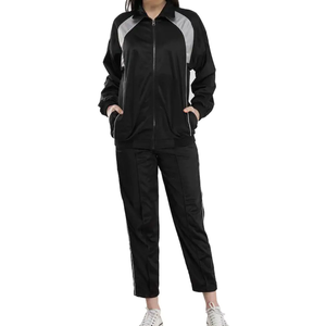 Conjuntos deportivos para mujer que ofrecen un estilo deportivo elegante con materiales transpirables diseñados para entrenamientos, descanso y viajes. - Product Image 1