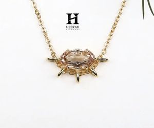 Collier personnalisé en argent sterling 925 avec pendentif ovale horizontal en pierre, couronne unique et diamant de laboratoire couleur champagne, vente en gros - Product Image 4