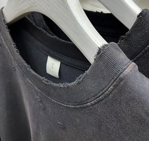 เสื้อยืดผู้ชายสไตล์ดิสเทรส ราคาถูกจากโรงงาน คุณภาพเยี่ยม ระบายอากาศได้ดี รับสกรีนโลโก้/สีตามสั่ง เสื้อยืดดิสเทรสสุดฮิต น้ำหนักเบา - Product Image 6