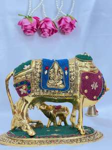 Sculpture traditionnelle en aluminium de vache et veau avec surface effet pierre pour intérieurs ethniques et présentation décorative sur table - Product Image 1