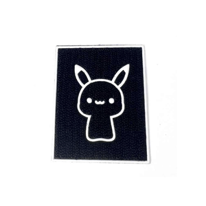 แผ่นยาง PVC 3 มิติ คุณภาพสูง แบบมีกาวในตัว ขอบเย็บเมอร์โรว์ สีและขนาดตามสั่ง ขายส่งสำหรับหมวก - Product Image 1