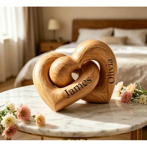 Sculpture de cœur en bois personnalisée gravée avec les noms James et Olivia, décoration d'amour faite à la main pour cadeau d'anniversaire - Product Image 5