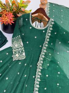 Salwar Kameez Traditionnel Indien pour Femme en Soie Croquante Moderne à Séchage Rapide Toutes Saisons Vert Brodé Coupe Classique Tenue de Mariage - Product Image 4