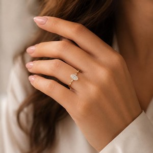 Bague de fiançailles en or massif 10K 14K 18K avec diamant de laboratoire ovale rond de couleur DEF et clarté VS VVS, design floral unique - Product Image 4