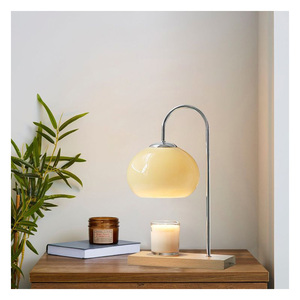 Lampe chauffe-cire moderne avec base en bois, structure métallique et élégant dôme en verre pour la décoration intérieure - Product Image 2