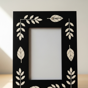 Cadre photo élégant en os incrusté, motif floral noir, décoration moderne pour la maison - Product Image 3