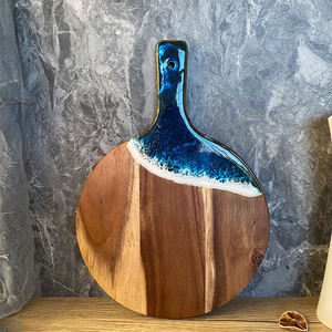 Tabla de cortar de resina con diseño de pingüino y ondas oceánicas grabadas con láser, tabla decorativa para charcutería, mango de madera, apta para lavavajillas - Product Image 5