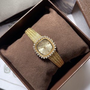 Montre-bracelet de luxe pour femme 2025, dorée, ornée de diamants, mouvement à quartz de haute qualité, acier inoxydable, cadran carré, aiguilles en laiton - Product Image 2