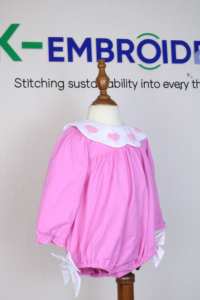 Romper Rosa para Bebé Niña con Cuello Bordado de Corazón, Traje de Burbuja de Manga Larga para Bebés y Niñas Pequeñas - Product Image 2