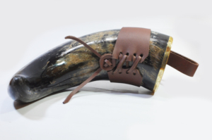 Cuerno de búfalo Vikingo, cuerno de búfalo natural con acabado pulido para beber cerveza, hidromiel y vino, con correa de cuero para colgar. - Product Image 5