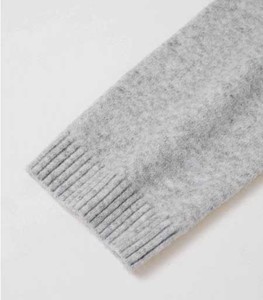 Cardigan en maille respirant et luxueux pour homme, orné de perles, col en V, boutonné, avec détails de perles en forme de diamant, idéal pour les soirées. - Product Image 5