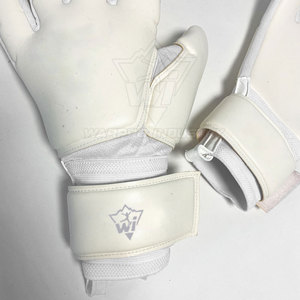 Guantes de portero Speed diseñados para un movimiento rápido de las manos durante partidos de fútbol y sesiones de entrenamiento. - Product Image 2
