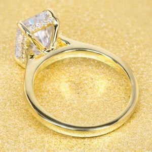 Anillo de Compromiso de Lujo Certificado con Moissanita de Corte Radiante, Engaste de Garra, Plata de Ley 925, Bañado en Oro Amarillo, Alternativa al Diamante - Product Image 2