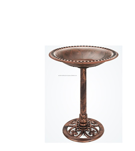 Bain d'oiseaux classique en métal pour jardin, patio, design élégant, base robuste, attirant les oiseaux, avec bassin de rétention d'eau. - Product Image 1