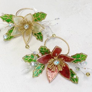 ชุดแหวนรองผ้าเช็ดปากรูปดอกไม้เปลือกหอยคาปิซสีแดงและครีม สำหรับคริสต์มาส พร้อมที่ใส่ผ้าเช็ดปากรูปดอกโป๊ยเซียนลวดทองพรีเมียม - Product Image 3