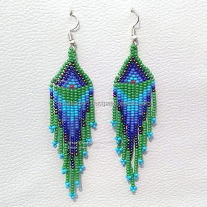 Conjunto de joyas de cuentas de vidrio en capas tribales del sudoeste tradicional con pendientes a juego - Product Image 4