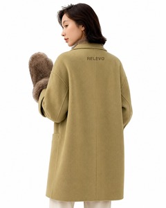 Mitaines en fausse fourrure de qualité supérieure pour femmes, gants thermiques ultra doux pour l'hiver avec doublure en peluche pour les voyages par temps froid et les tenues décontractées - Product Image 3