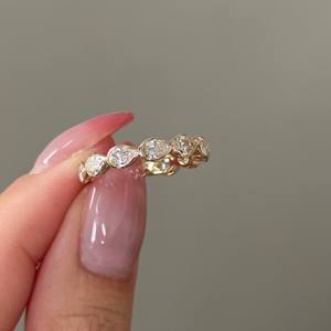 แหวนเพชรทรงลูกแพร์ 15 เม็ด ฝังแบบไซด์เวย์ ขอบทองคำแท้ 14K สีเหลือง ประดับเพชรแล็บโกรว์ ครึ่งวงนิรันดร์ - Product Image 1