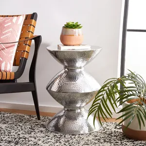 Mesa Auxiliar de Metal Hecha a Mano con Marco Artístico, Mueble Decorativo de Lujo para Hoteles Boutique y Hogares - Product Image 1