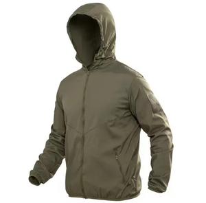 Blouson bomber unisexe vert olive à capuche, coupe-vent, fermeture éclair, décontracté, pour l'automne, en polyester, avec logo sur le devant - Product Image 1
