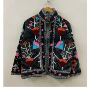 Nueva Llegada Chaqueta de Terciopelo Bordada a Mano con Diseño Suzani para Mujer, Chaqueta Corta Estilo Boho con Estampado Floral, Ropa de Abrigo de Otoño, Precio de Fábrica al por Mayor - Product Image 1