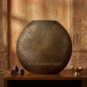 Jarrón Esférico Moderno con Textura de Rayos de Sol, Jarrón de Metal Antiguo Color Bronce, Jarrón Decorativo con Líneas Radiales, Jarrón Decorativo de Lujo para el Hogar y Hoteles - Product Image 1