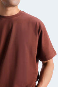 T-shirt homme marron de haute qualité à prix abordable, design OEM, coton, manches courtes, style streetwear moderne, léger. - Product Image 3