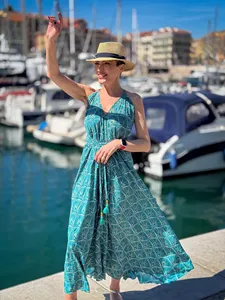 เดรสสไตล์โบฮีเมียนขายส่ง เดรสแขนกุดยาวปานกลาง เดรสยาวลำลองสำหรับฤดูร้อน เดรสพิมพ์ลายคอวี - Product Image 4