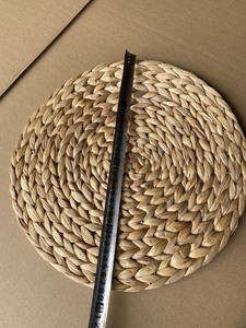 Juego de cuatro manteles individuales redondos hechos a mano de jacinto de agua de 450 mm, estilo bohemio, para decoración del hogar y comedor, de junco marino. - Product Image 2