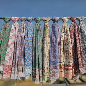 Pareos de Playa Estampados a Mano de la India, Sarongs de Tela Suave de Voile, Ecológicos, Elegantes y Modernos para el Verano - Product Image 1