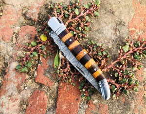 Navaja Plegable Artesanal de Acero de Damasco con Mango de Palisandro - OEM Disponible - Regalo para Padrinos de Boda y Aniversario - Product Image 2